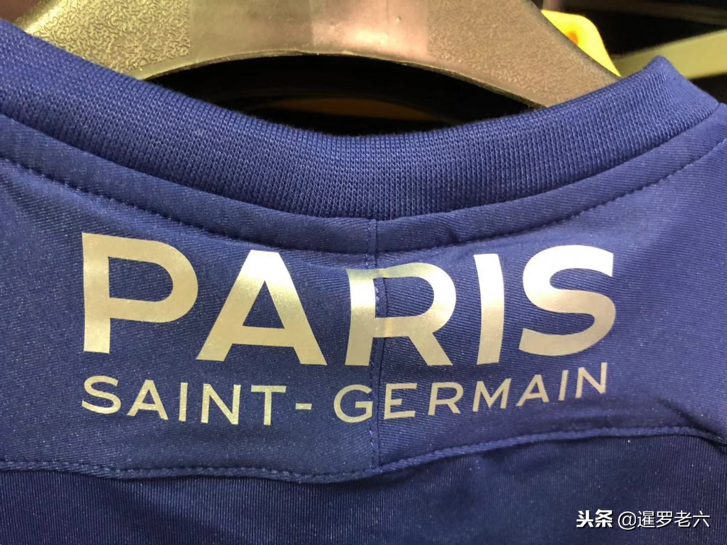 的突